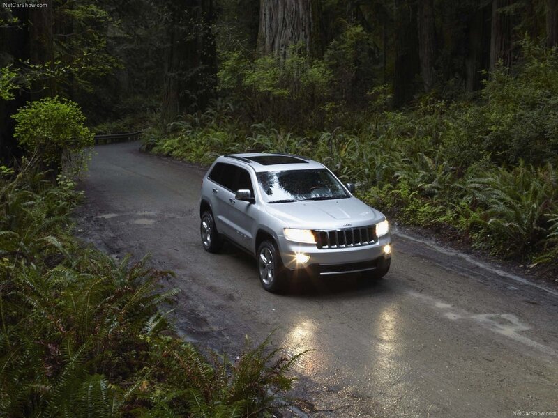 Silver Jeep Cherokee