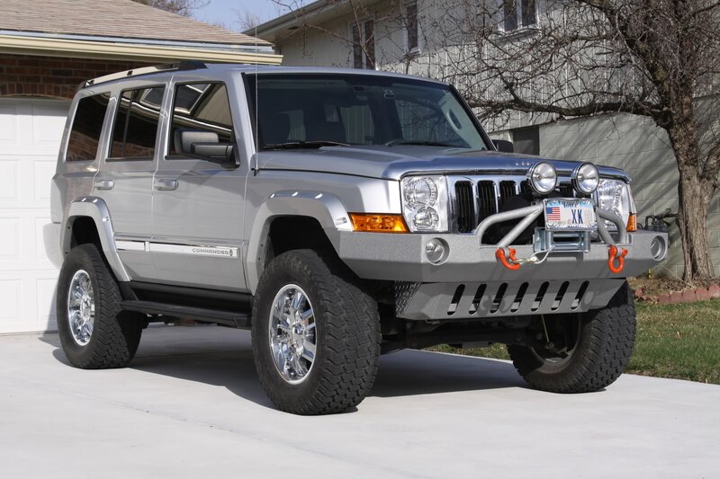 Silver Jeep Commander