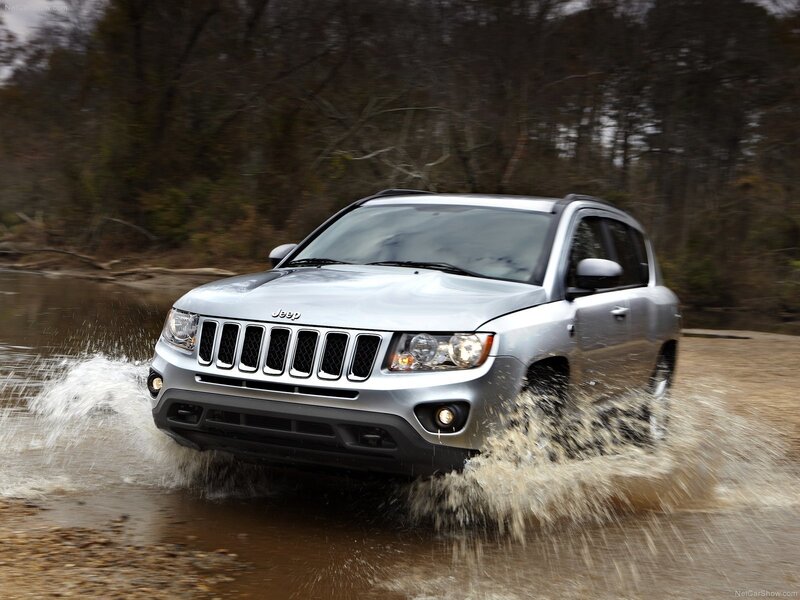 Silver Jeep Compass — Dynamic