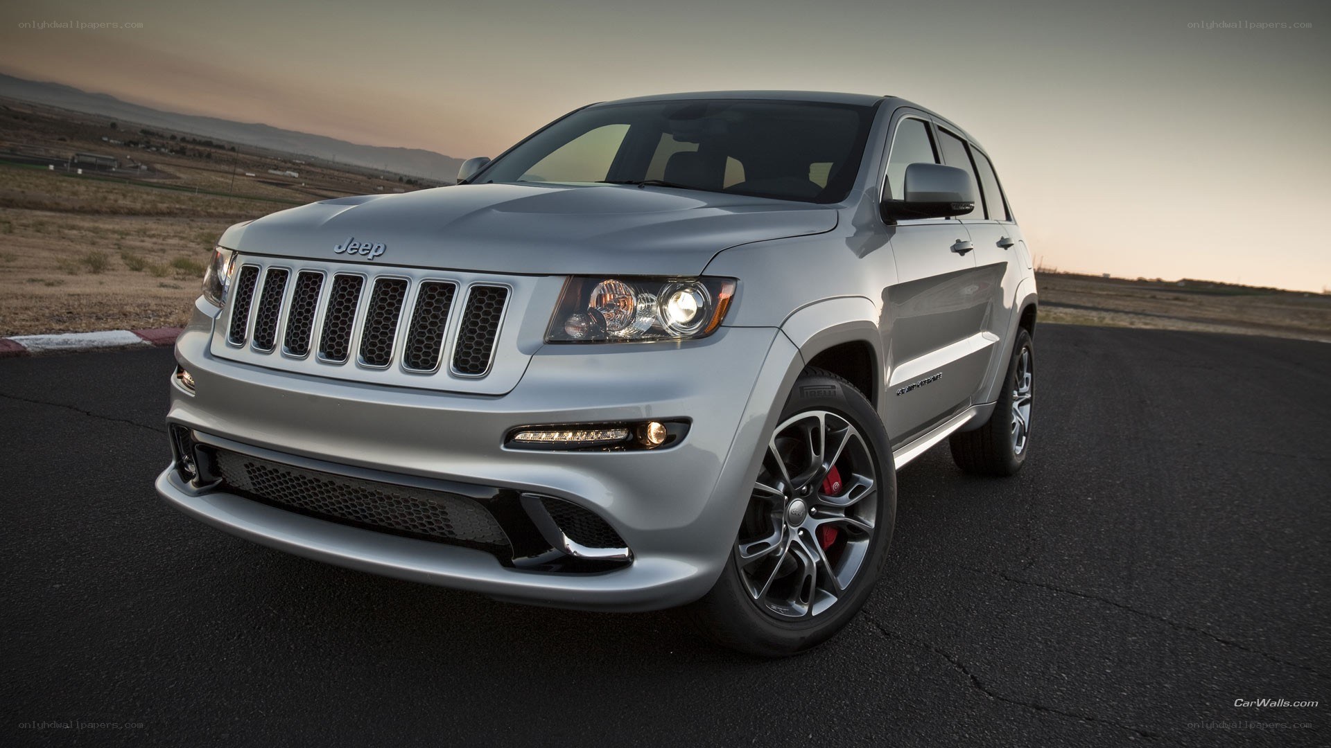 silver jeep grand cherokee
