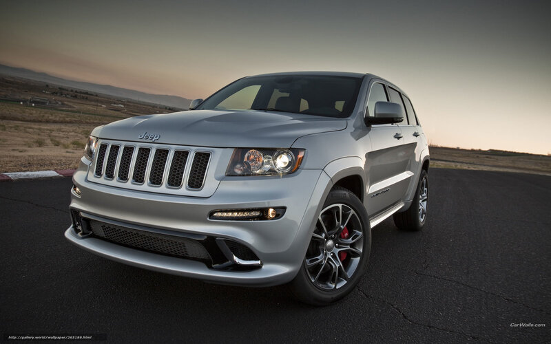 Silver Jeep Grand Cherokee — Dramatic