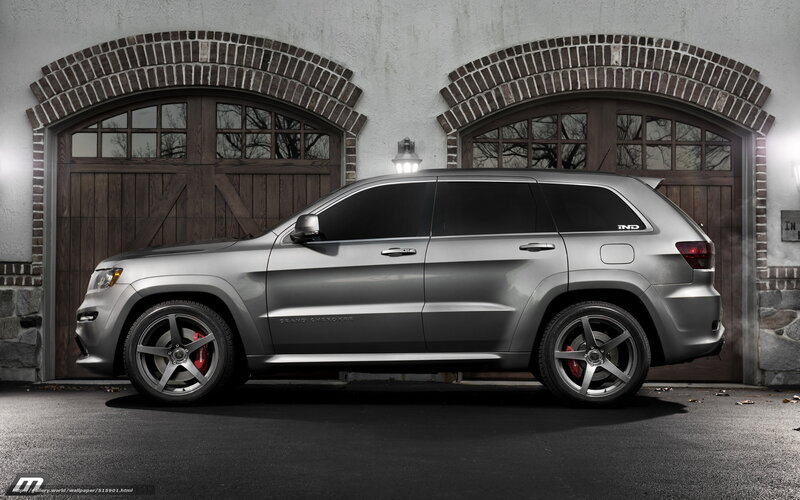 Silver Jeep Grand Cherokee — Gray
