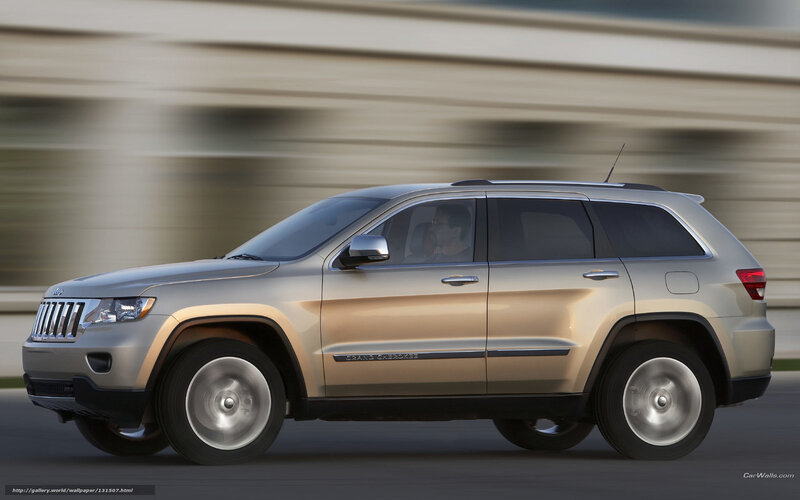 silver jeep grand cherokee in motion
