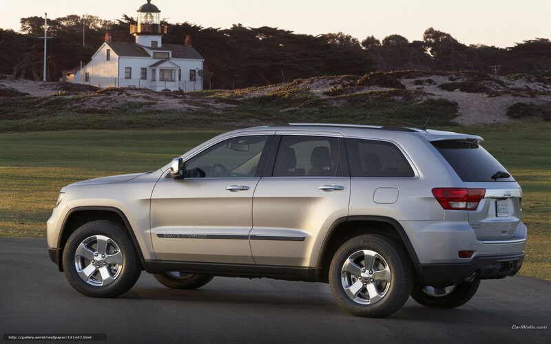 Silver Jeep Grand Cherokee — Serene