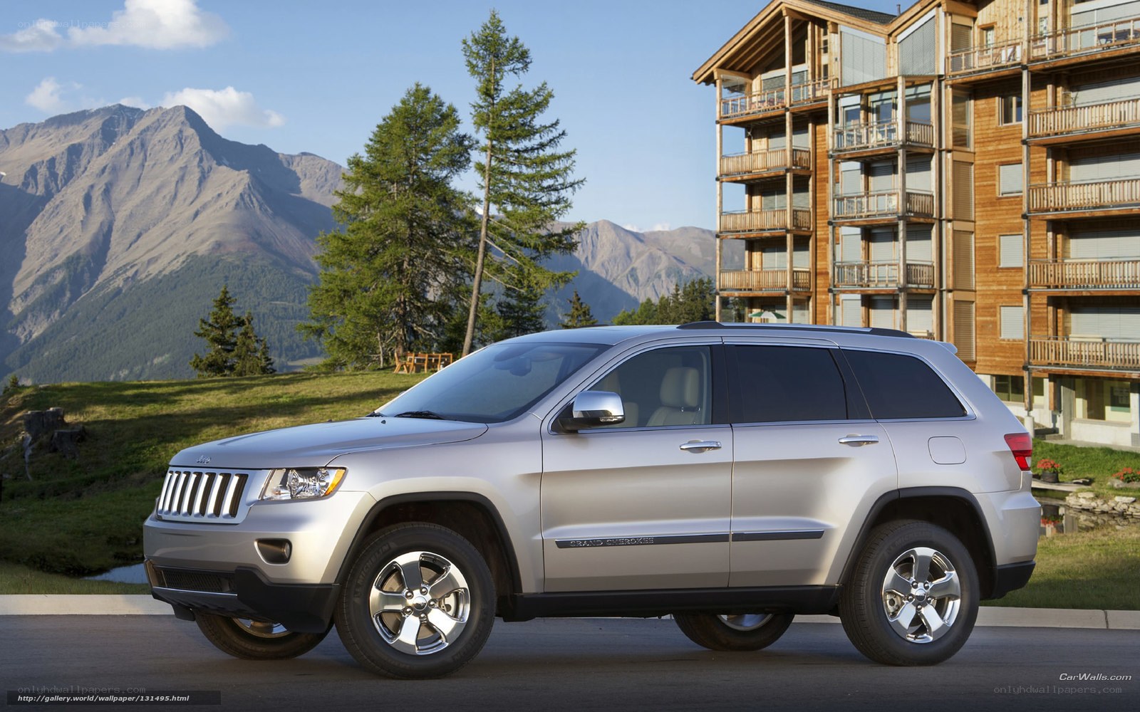 Silver Jeep Grand Cherokee