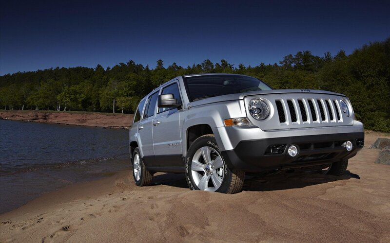 Silver Jeep Patriot