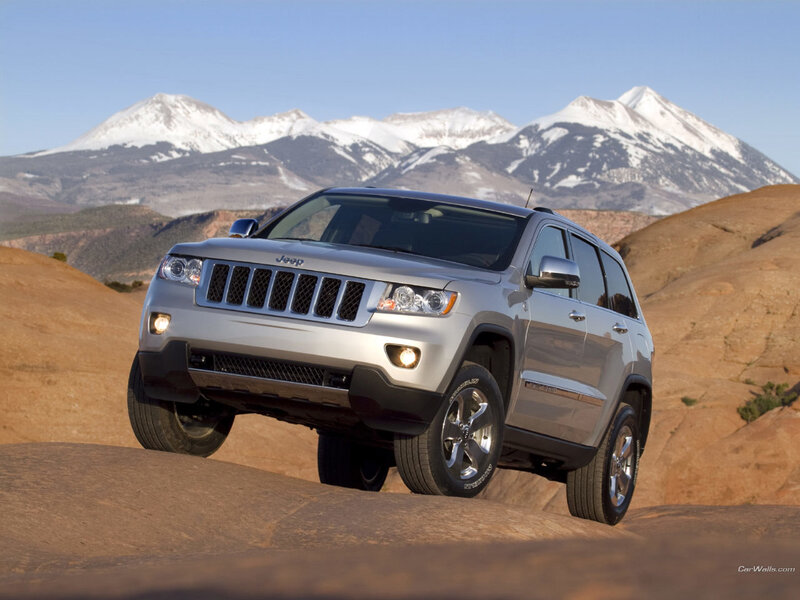 Silver Jeep Suv — Dramatic
