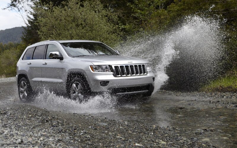 Silver Jeep Suv — Dynamic, Afternoon, Photograph