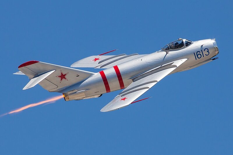 Silver Jet Aircraft — Dynamic