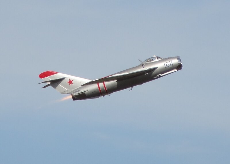 Silver Jet in Flight — Gray, Dynamic