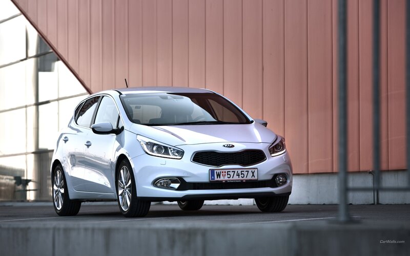 Silver Kia Cee'd Hatchback — White, Neutral