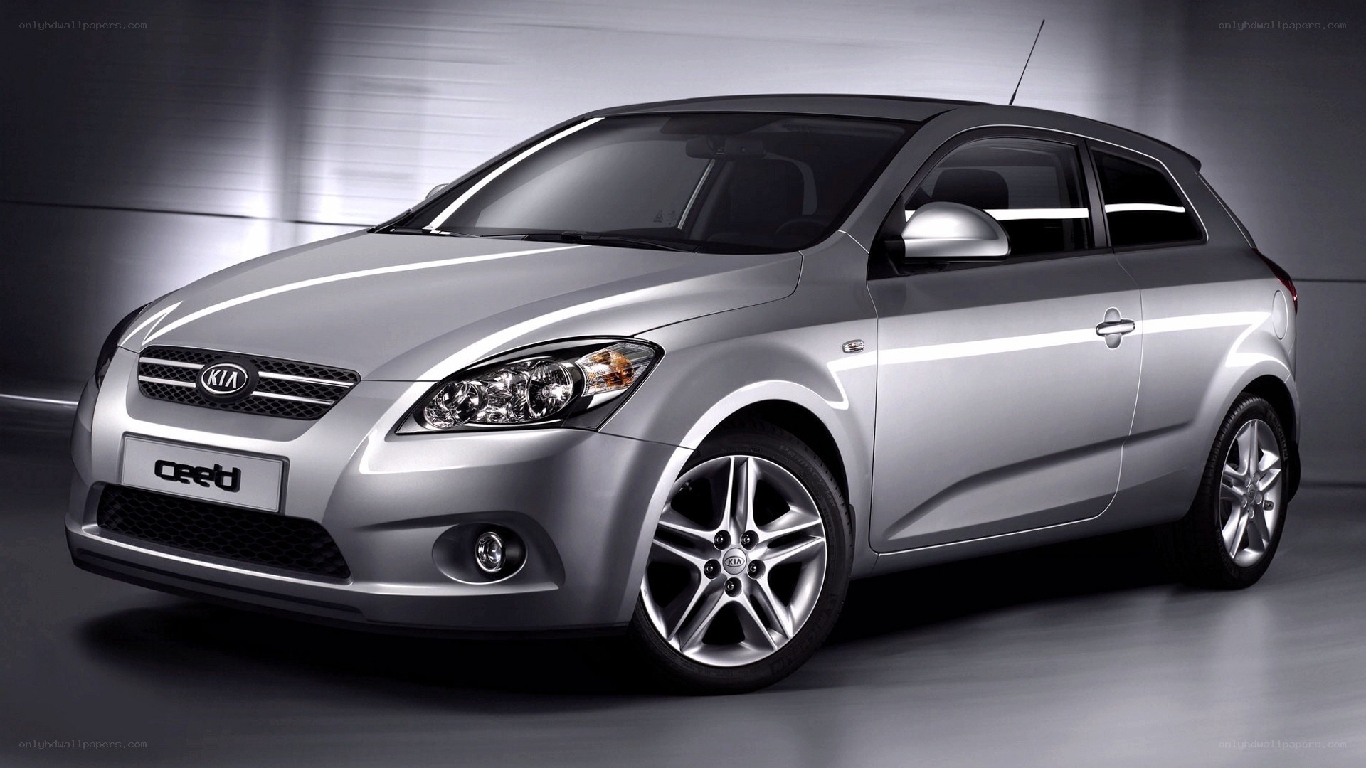 silver kia cee'd hatchback
