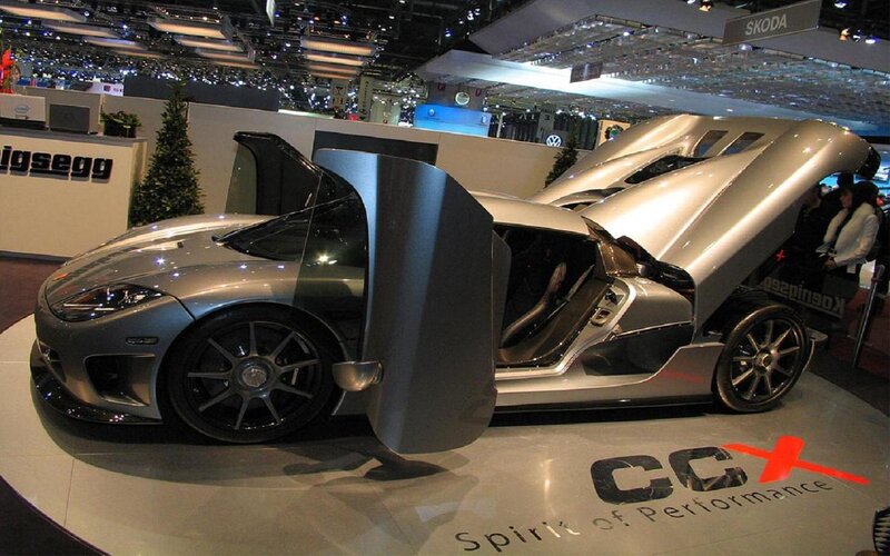 Silver Koenigsegg CCX — Showroom, Photograph