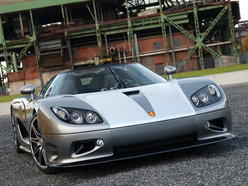 silver koenigsegg sports car