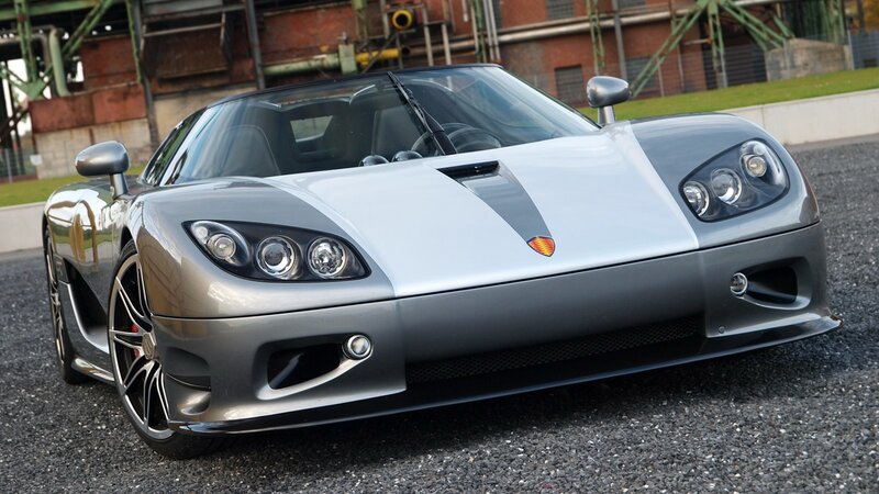 silver koenigsegg sports car
