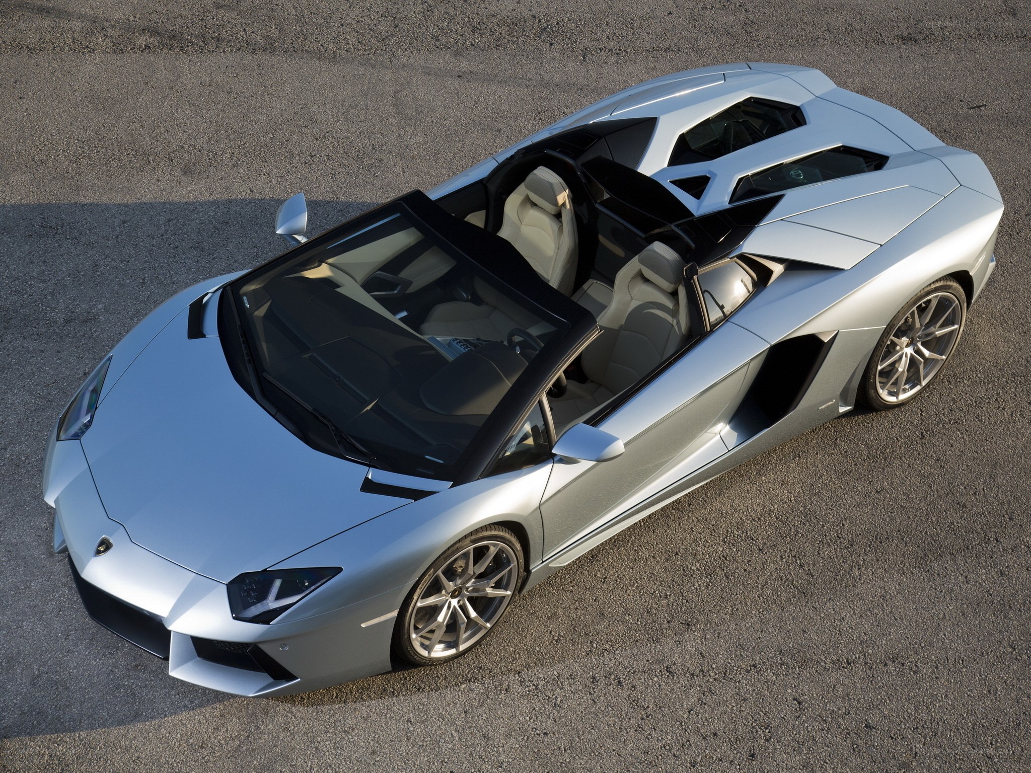 Silver Lamborghini Aventador roadster