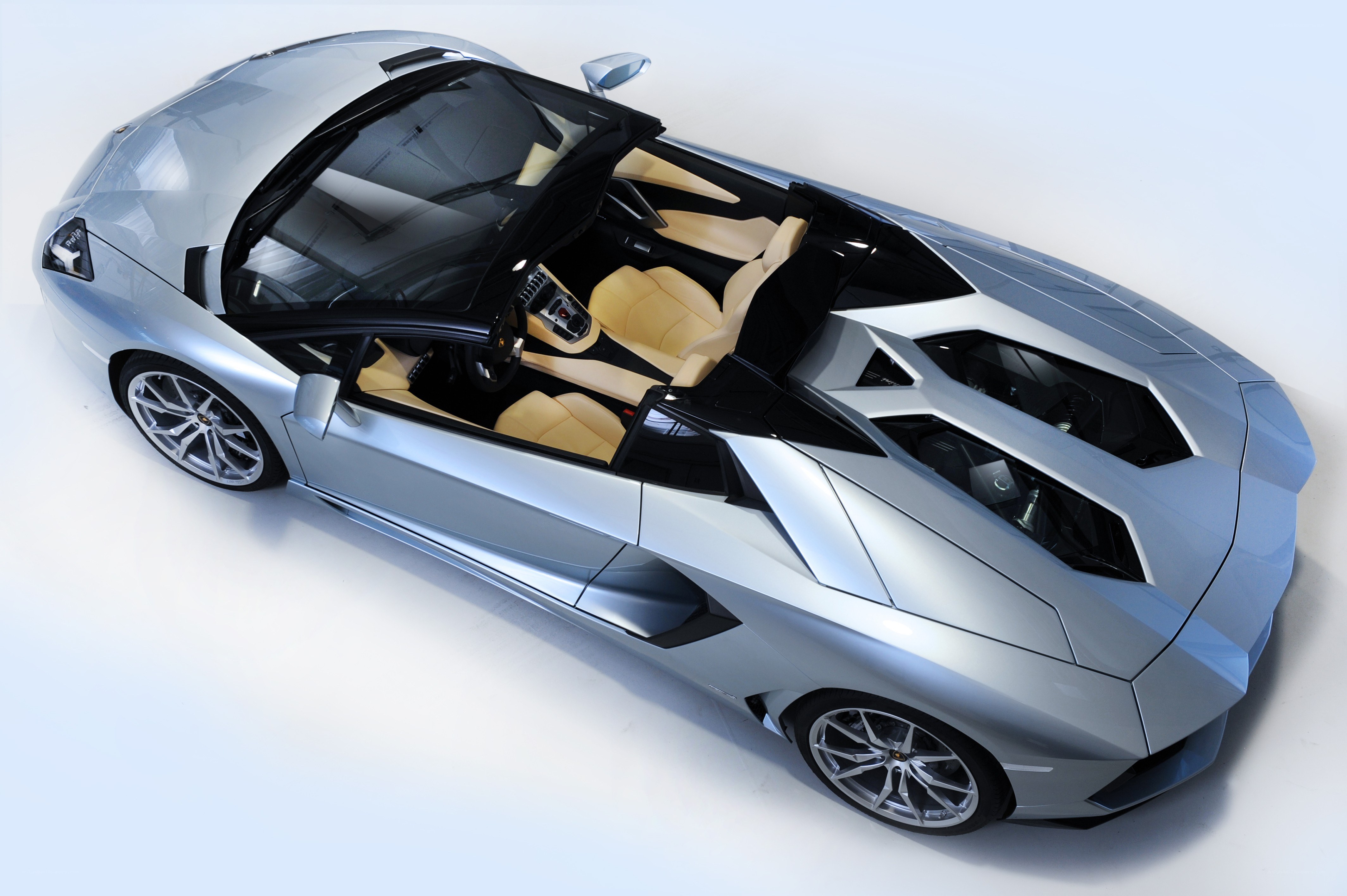 Silver Lamborghini Aventador Spyder