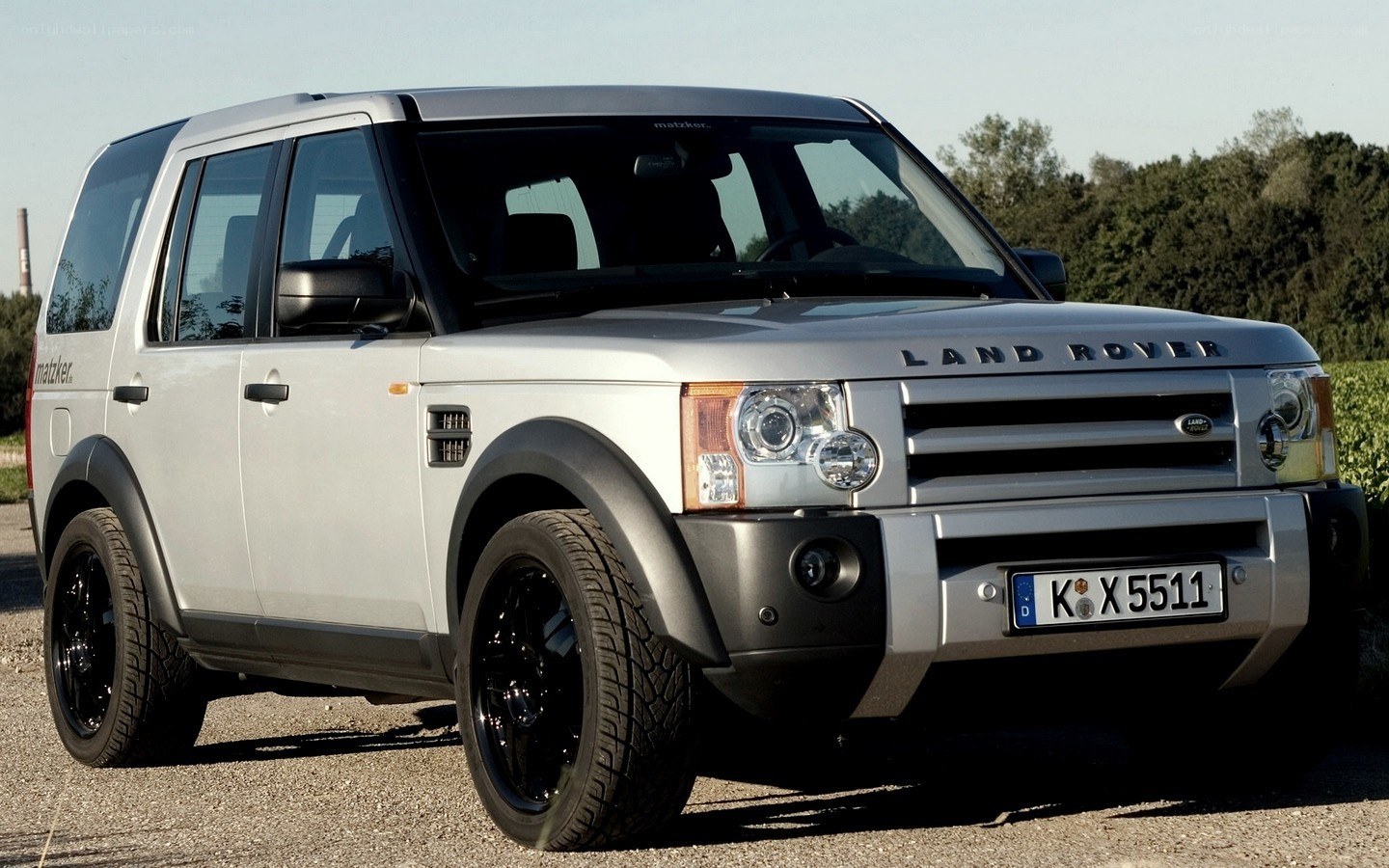 Silver Land Rover Discovery