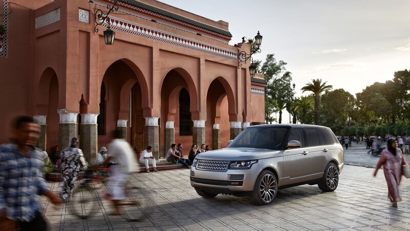Silver Land Rover in Courtyard