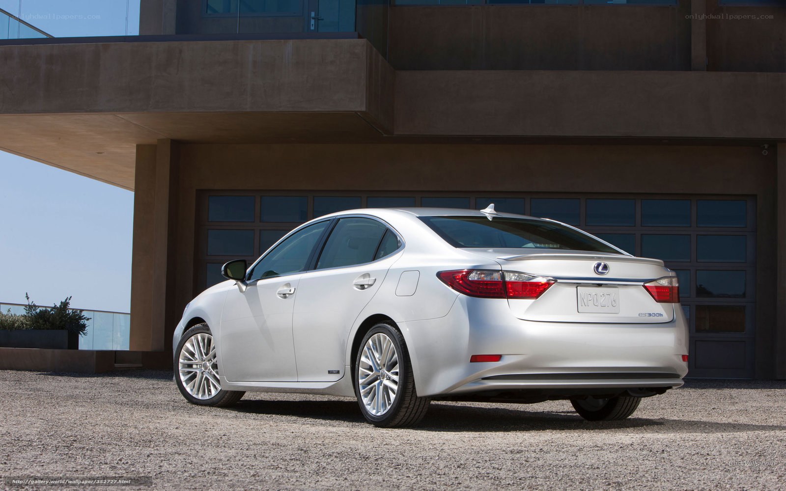 silver lexus es 300h sedan