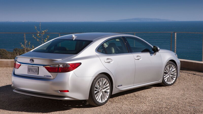 Silver Lexus Es300h