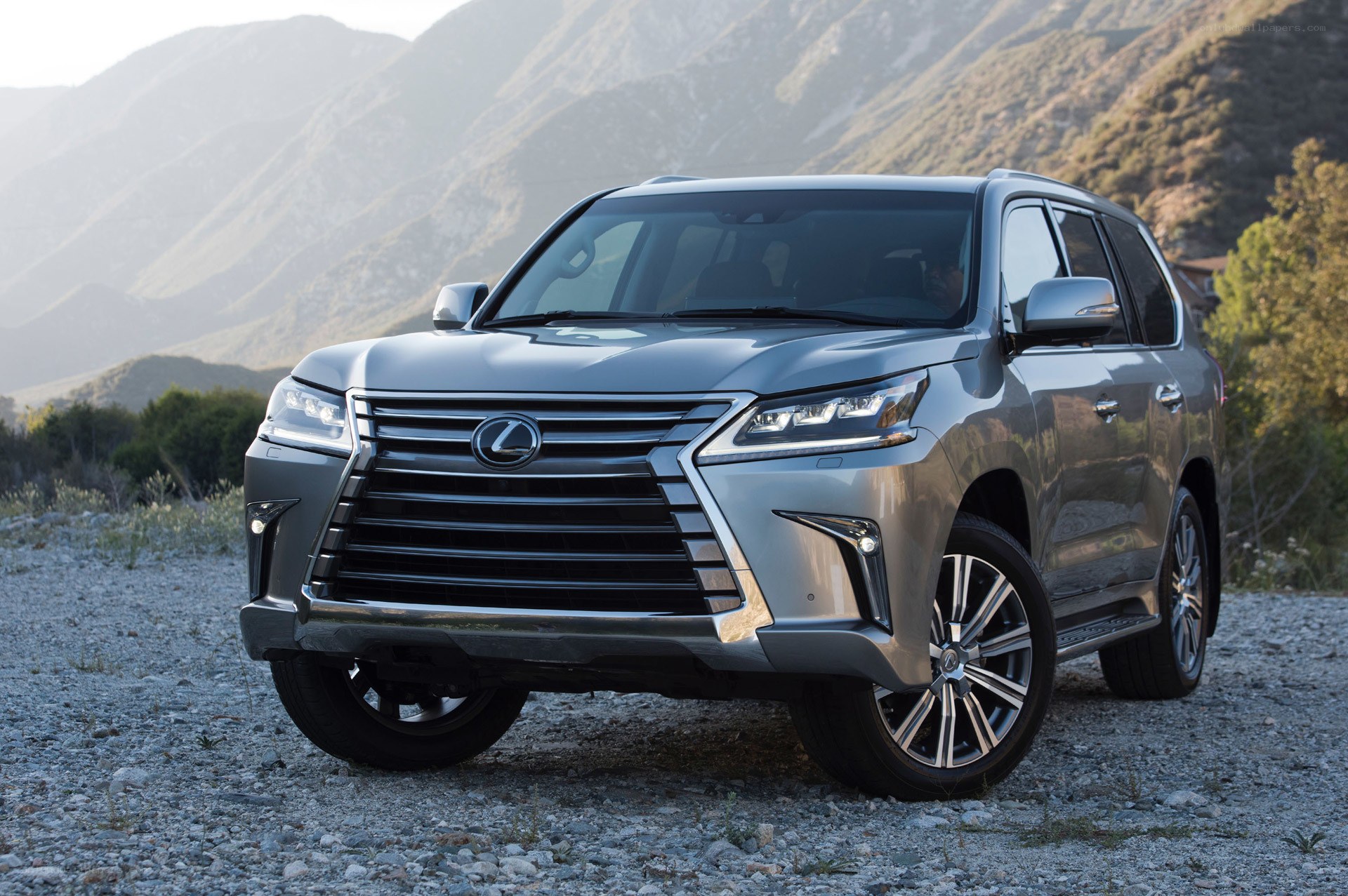 Silver Lexus LX570 in mountains