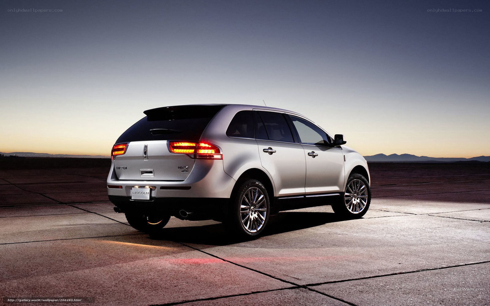 Silver Lincoln MKX at dusk