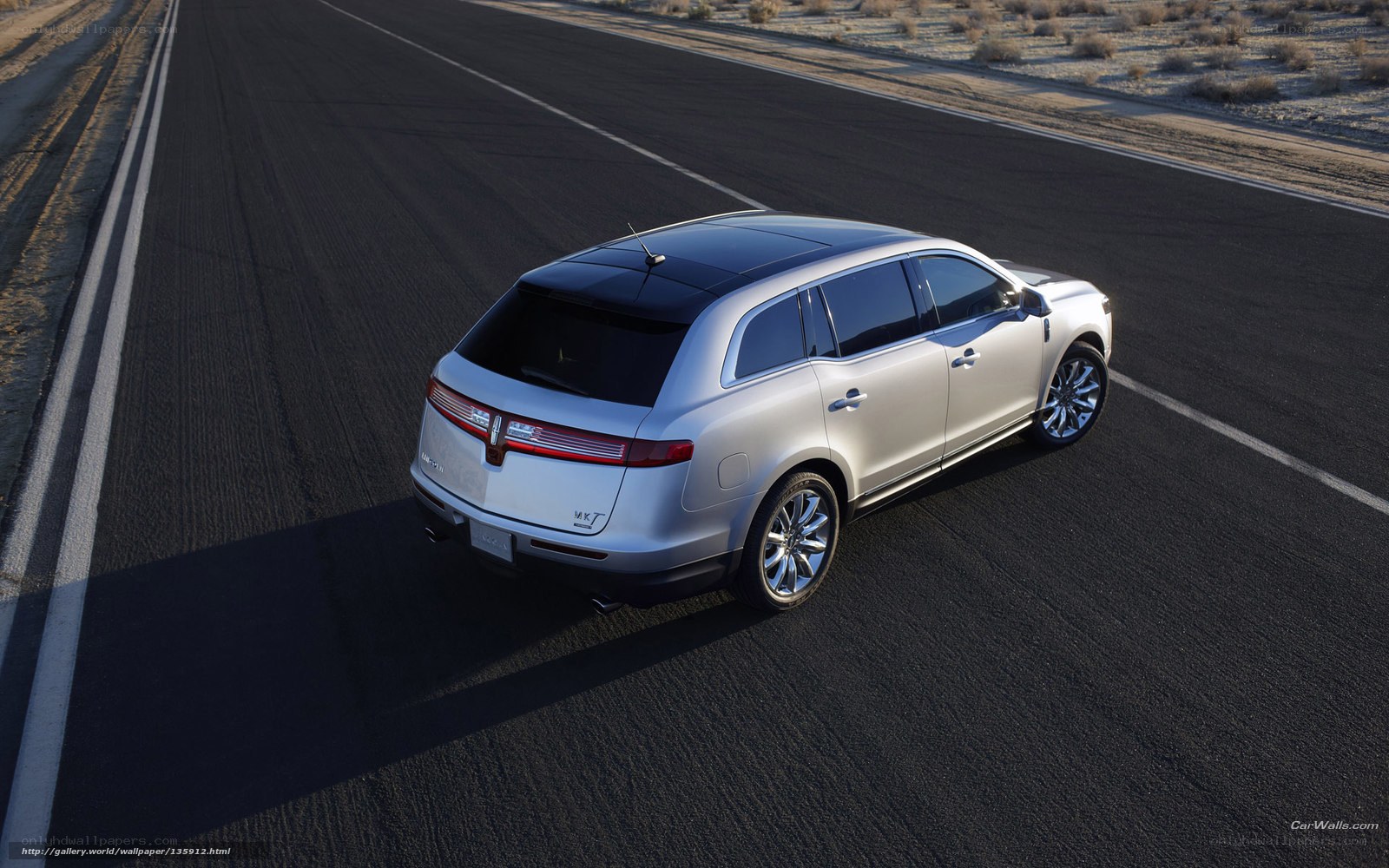 silver lincoln mkx on road