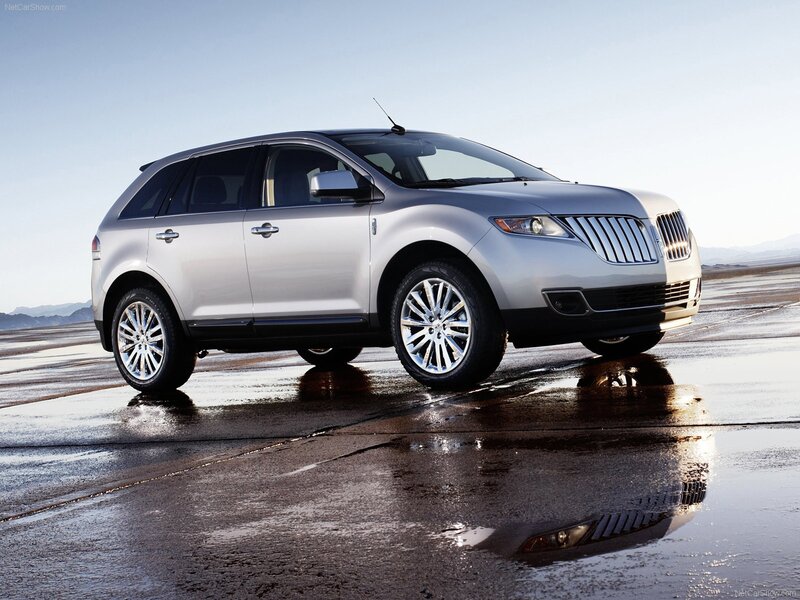 Silver Lincoln MKX on wet pavement