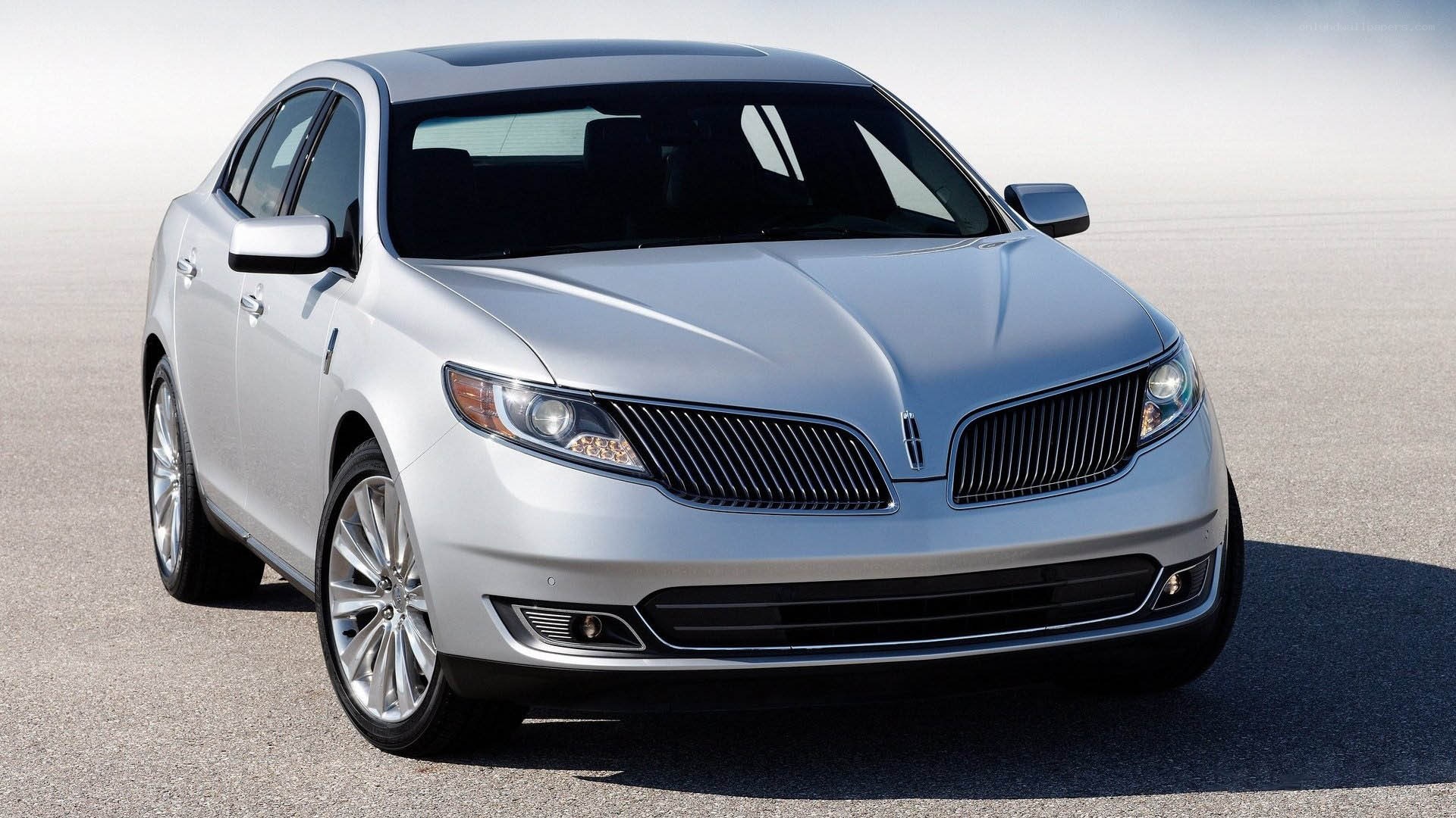 silver lincoln sedan