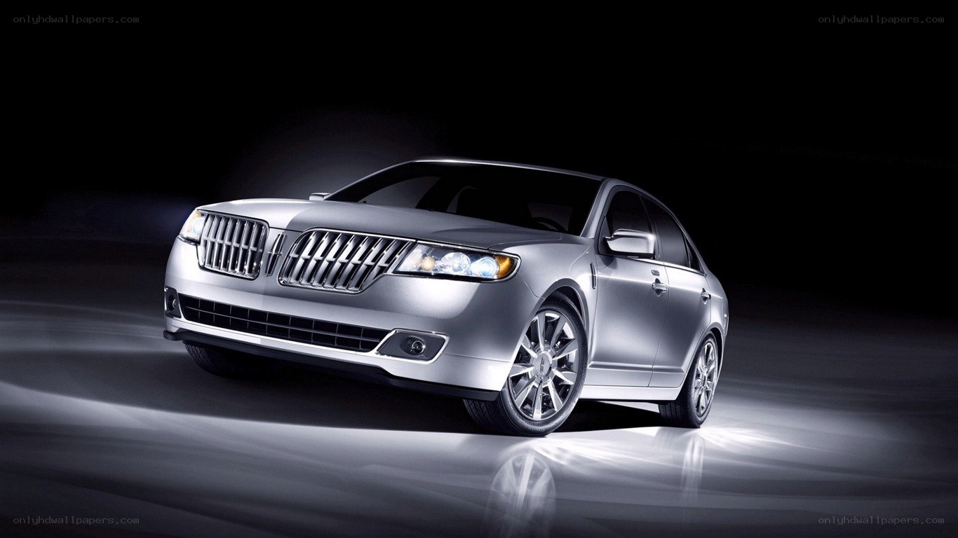 silver lincoln sedan