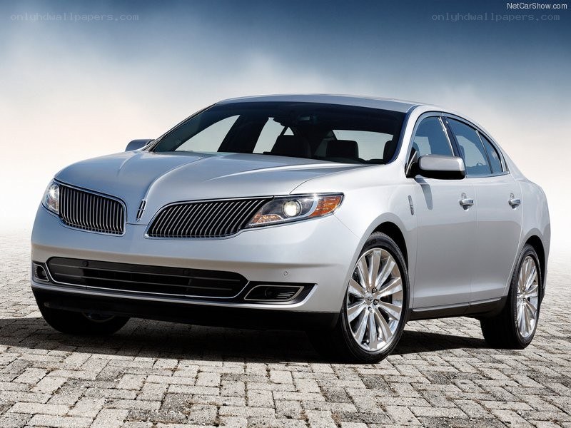 silver lincoln sedan