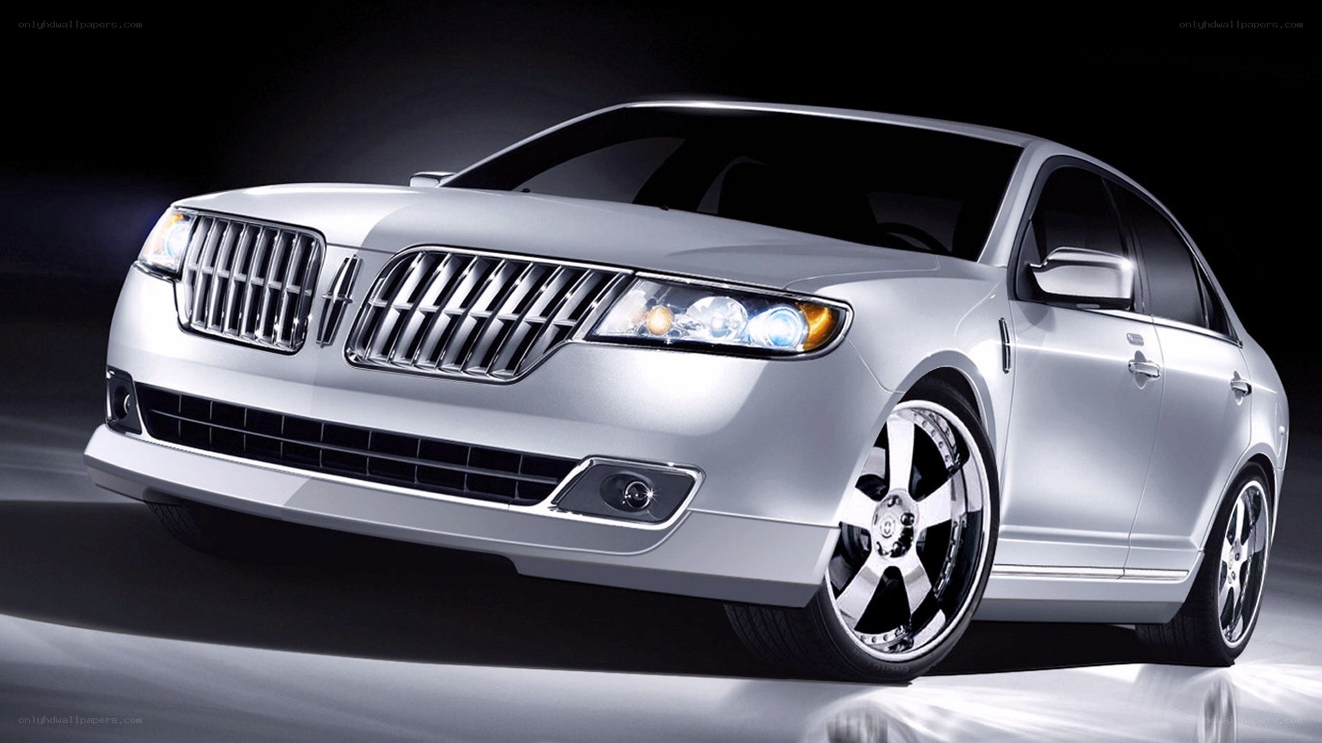 silver lincoln sedan