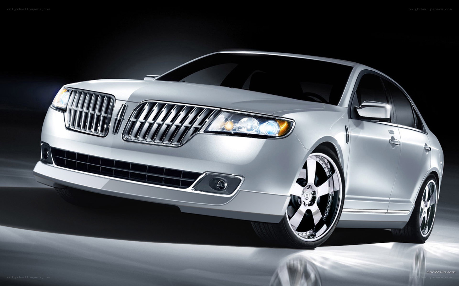 silver lincoln sedan