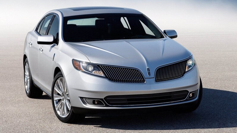 Silver Lincoln Sedan — Neutral, Photograph
