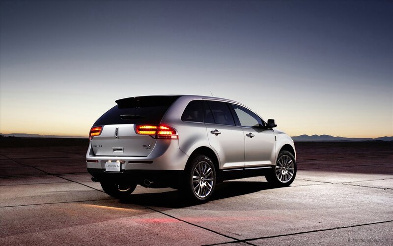 silver lincoln suv at dusk