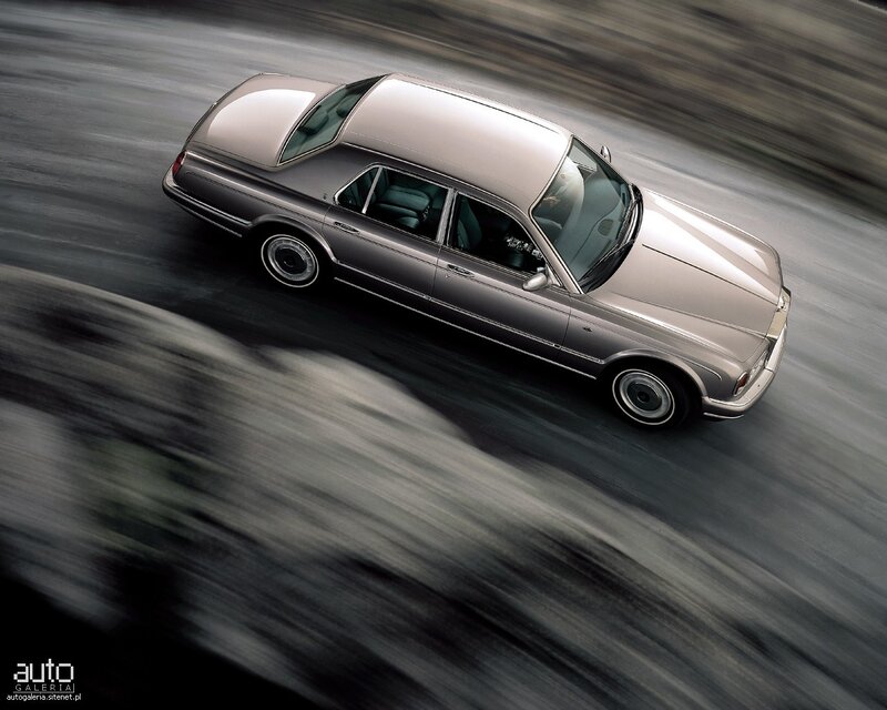 Silver Luxury Sedan — Dynamic, Photograph, Car