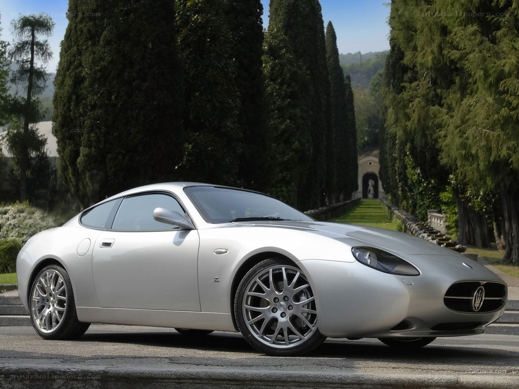 silver maserati coupé