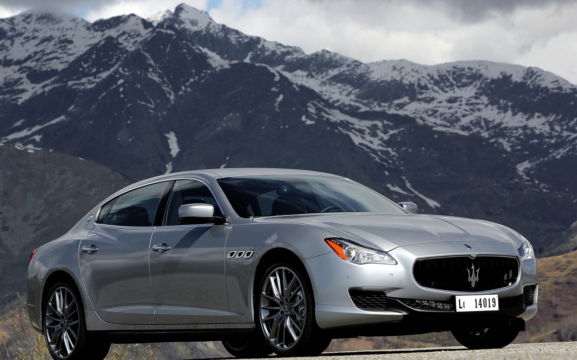 Silver Maserati Ghibli