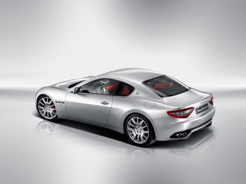 Silver Maserati GranTurismo