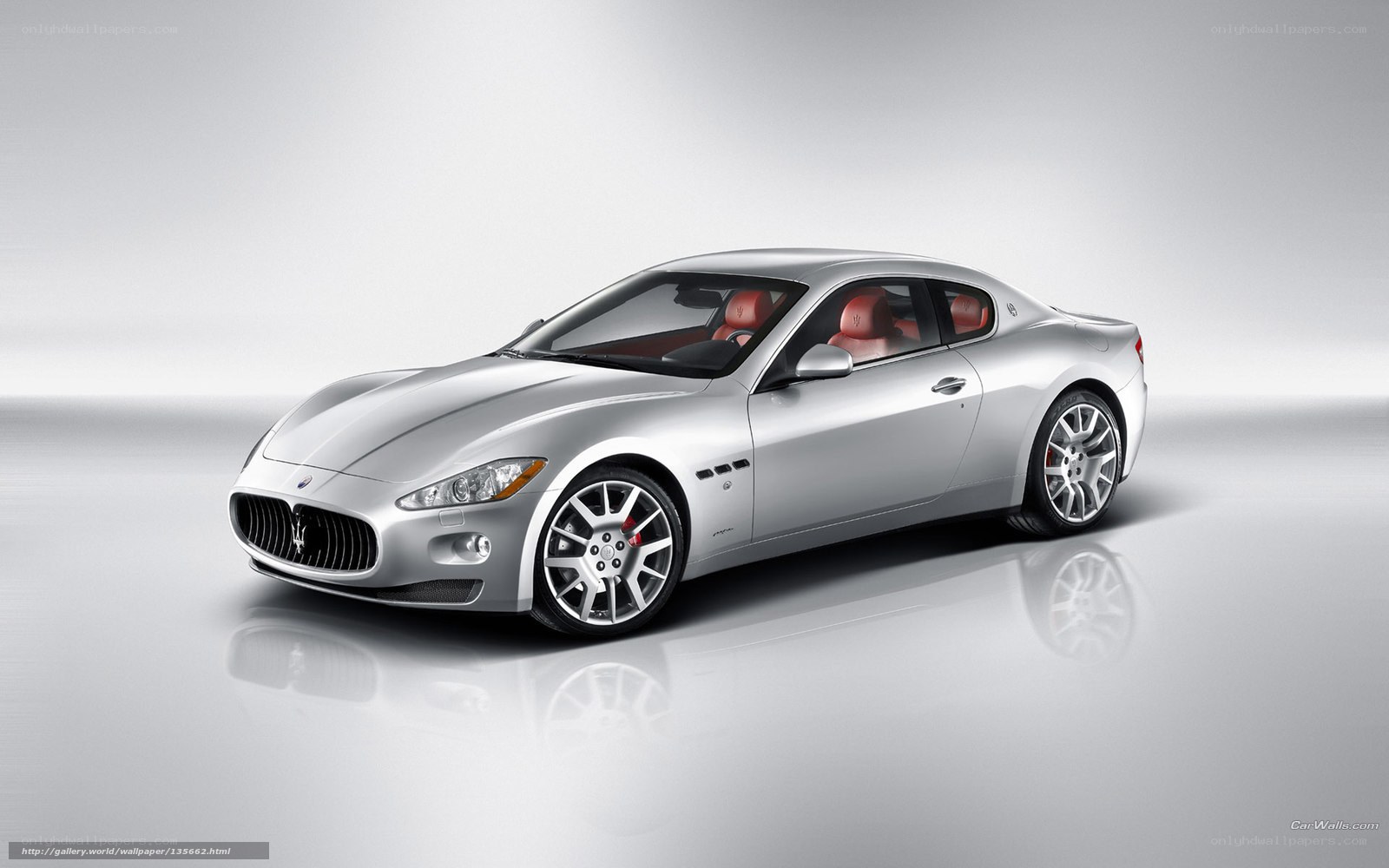 Silver Maserati GranTurismo
