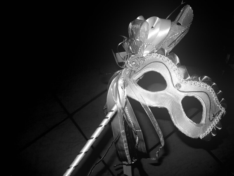 Silver Masquerade Mask — Black