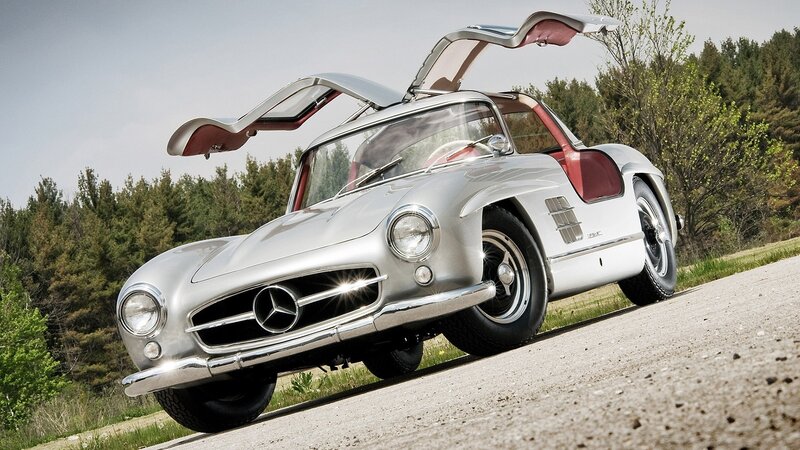 Silver Mercedes-benz 300sl — Dramatic, Spring