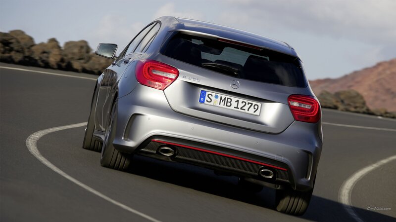 Silver Mercedes-Benz A250 — Dynamic