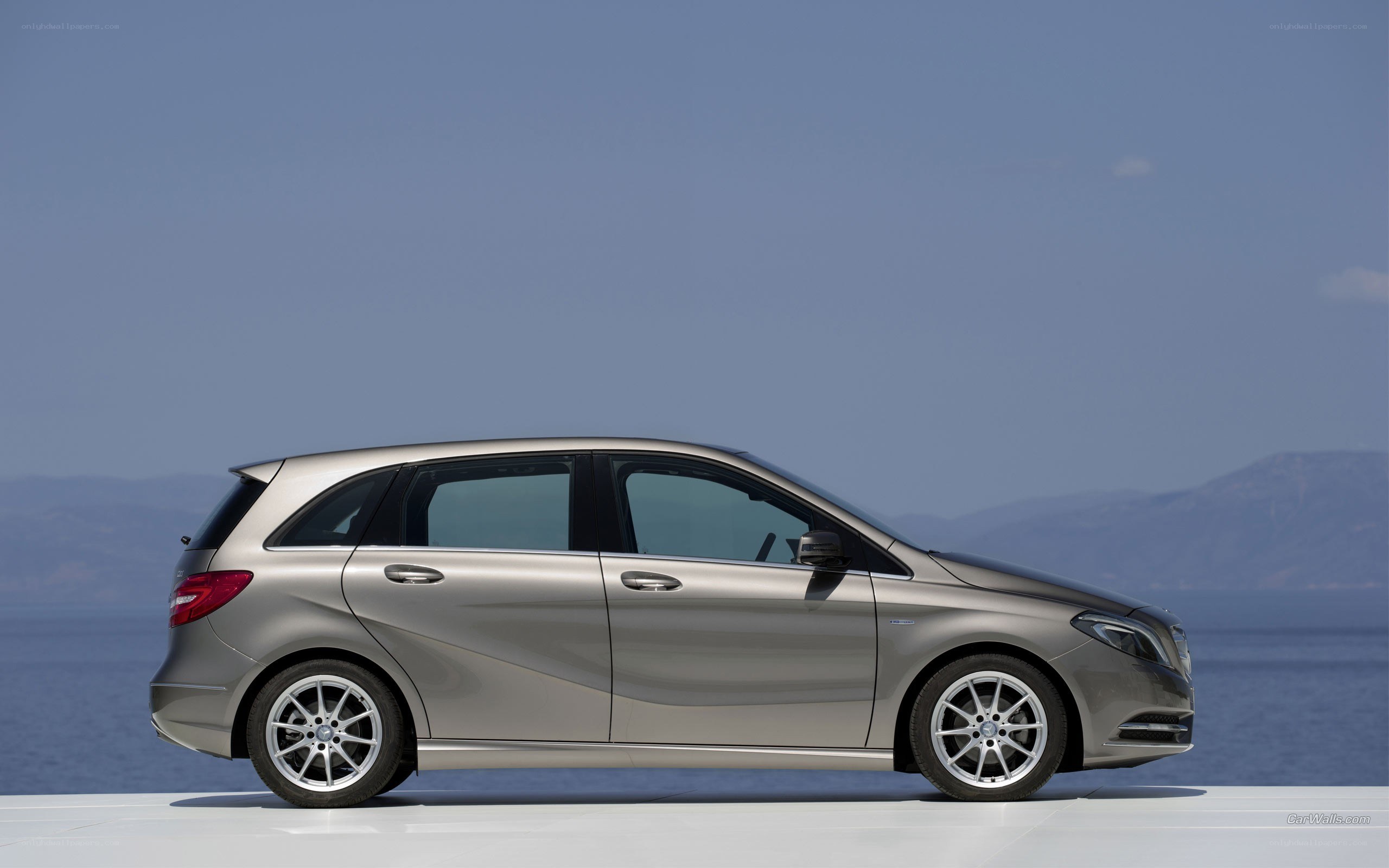 silver mercedes-benz b-class