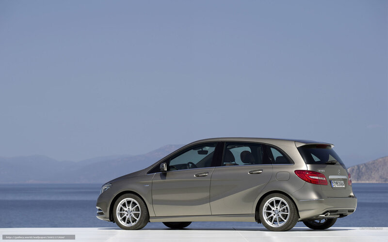 Silver Mercedes-benz B180