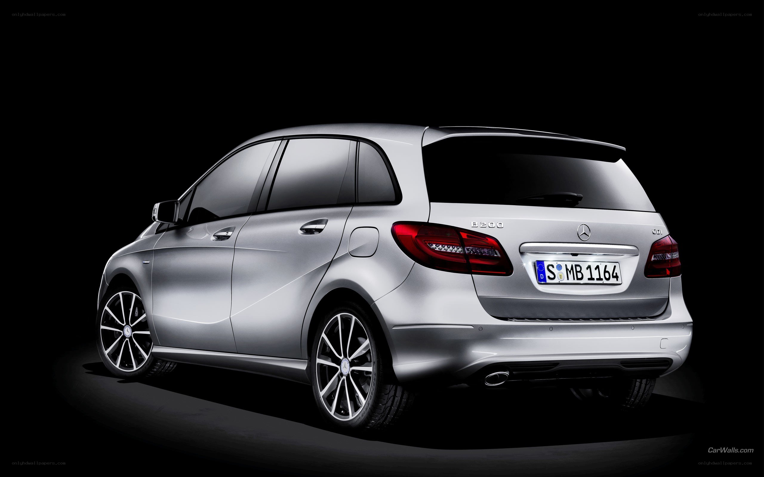 silver mercedes-benz b200
