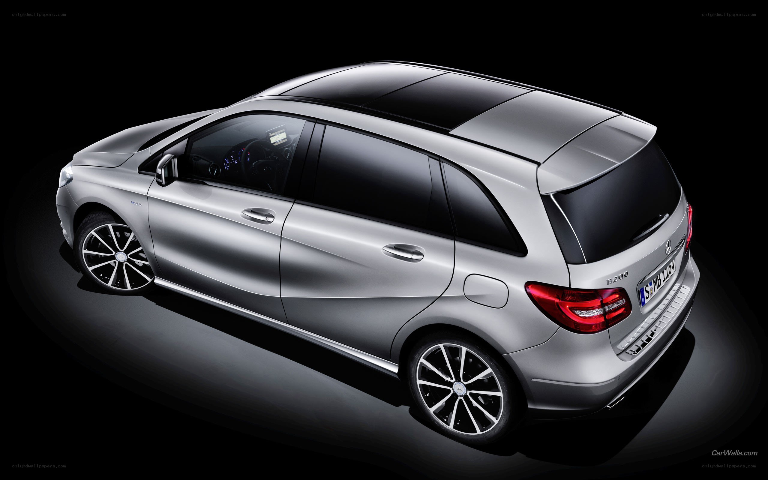 silver mercedes-benz b200