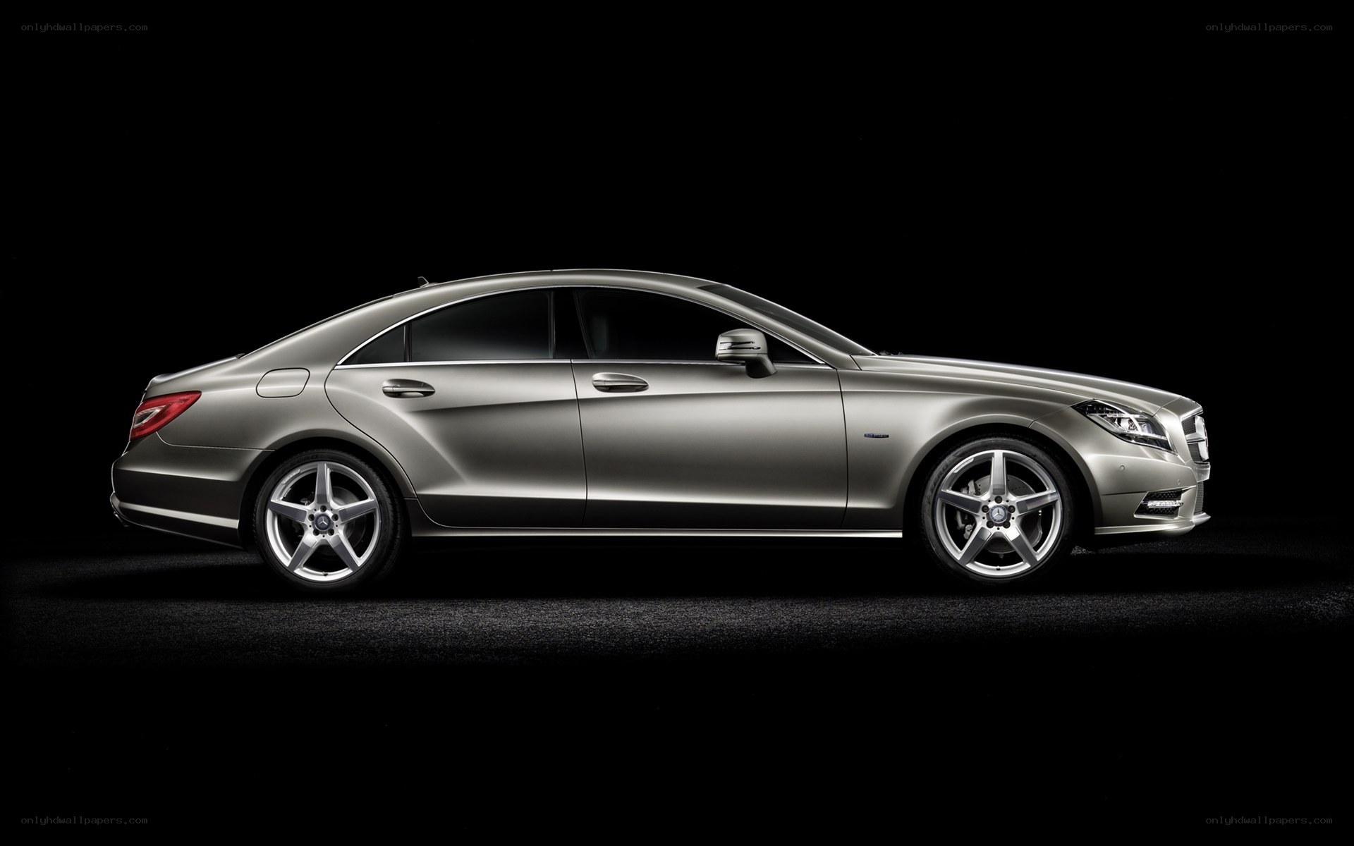 silver mercedes-benz clc