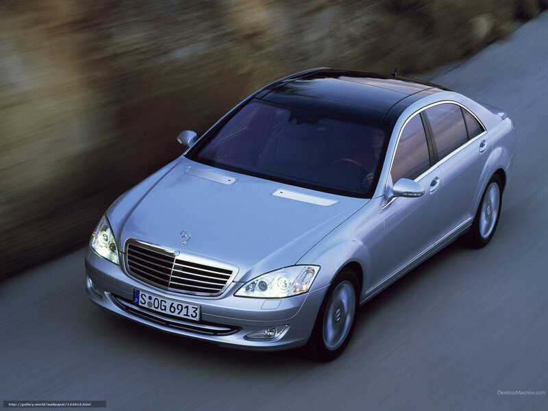 Silver Mercedes-benz S-class — Dynamic